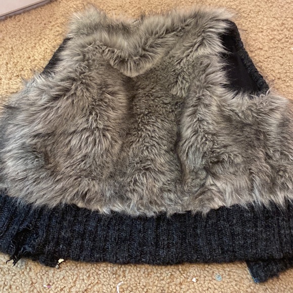 Never worn faux fur vest - Picture 2 of 2